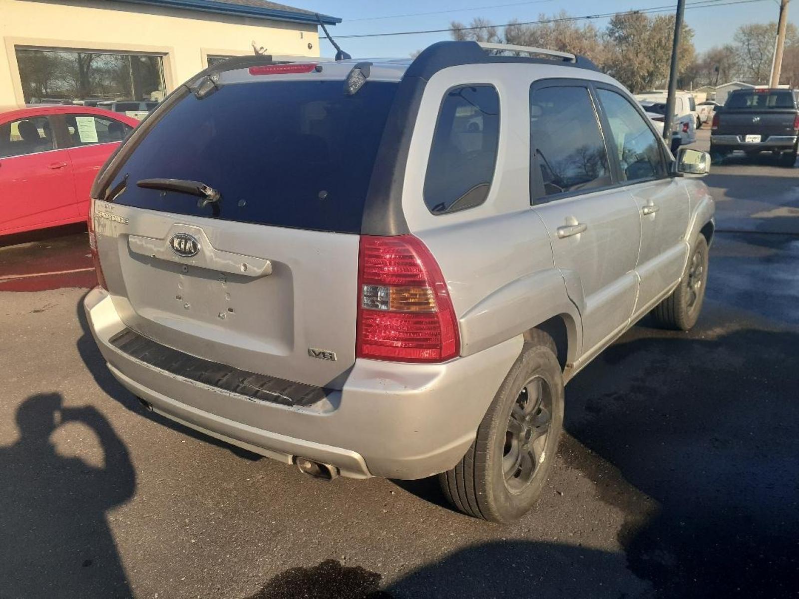 2006 Kia Sportage (KNDJE723467) with an V6, 2.7L engine, located at 2015 Cambell Street, Rapid City, SD, 57701, (605) 342-8326, 44.066433, -103.191772 - CARFAX AVAILABLE - Photo #3